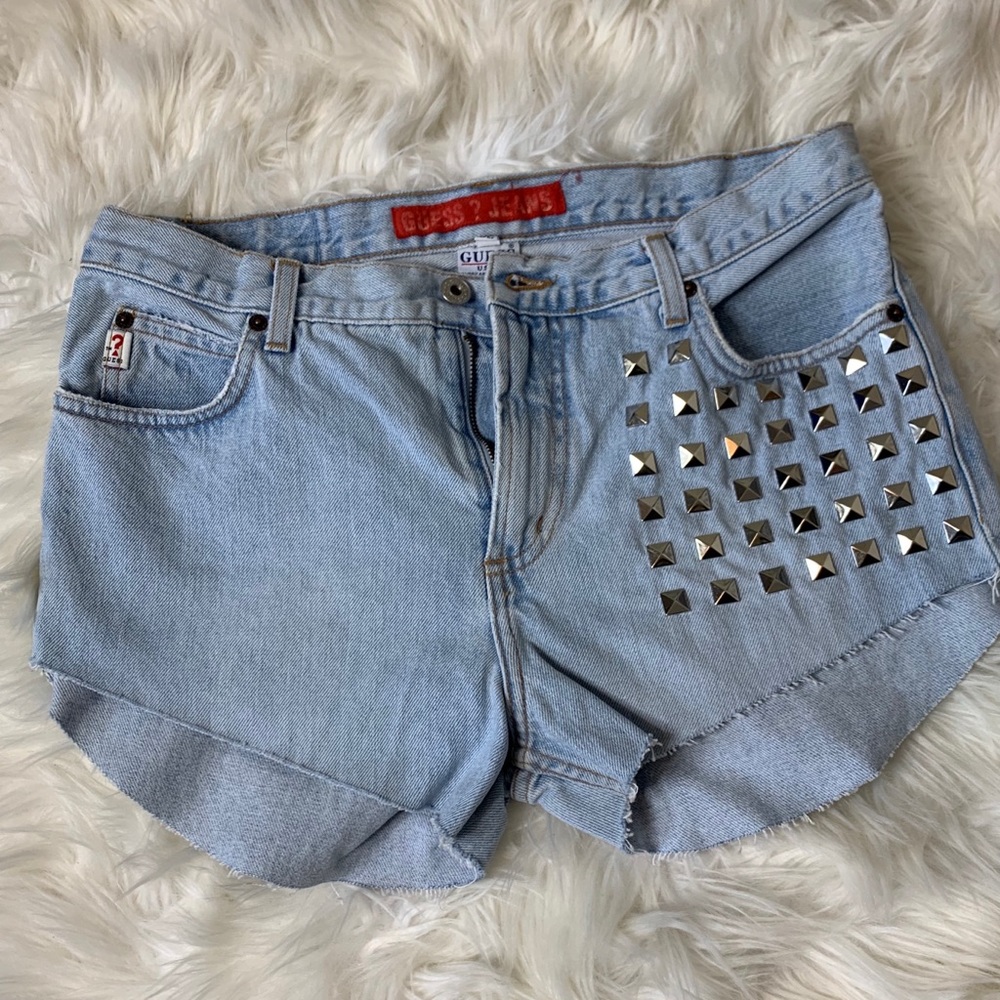 GUESS light wash studded denim short shorts